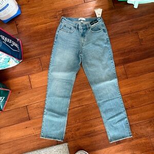 NWT Abercrombie & Fitch The 90’s Straight Curve Love Jeans in Medium Wash Denim
